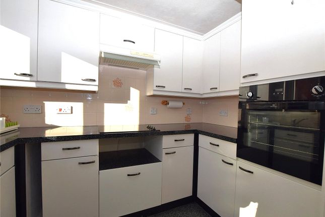55, Willow Court, Alton photo 3