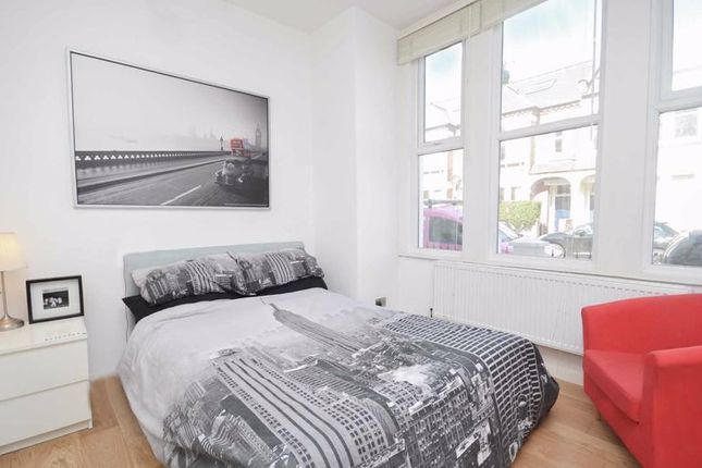 GFF 48, Hazelbourne Road, Clapham South photo 4