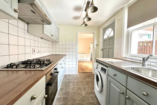 4, Middle Lane, Epsom photo 2