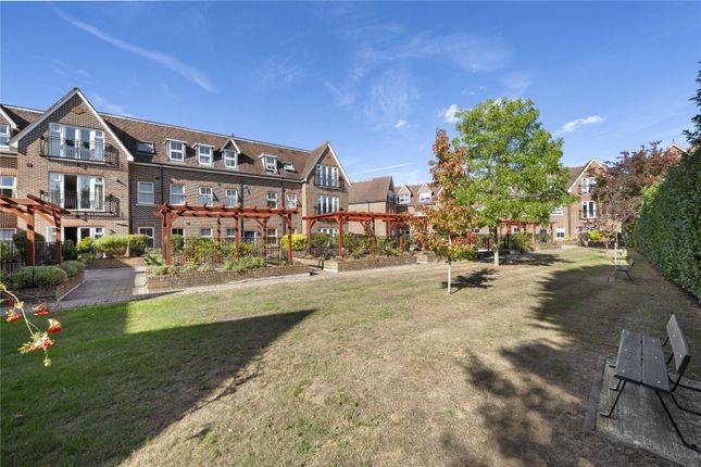 3-bed flat on Baker Street, Surrey, £700,000