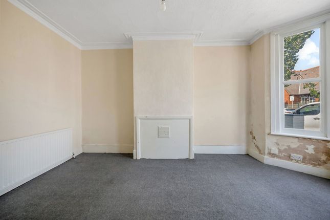 2b Chaplin Road, London photo 4