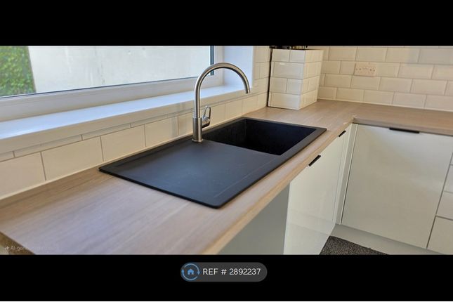 Northdale Crescent, Bradford photo 3