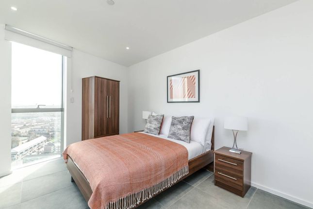 Flat for sale in Dollar Bay, Canary Wharf, London