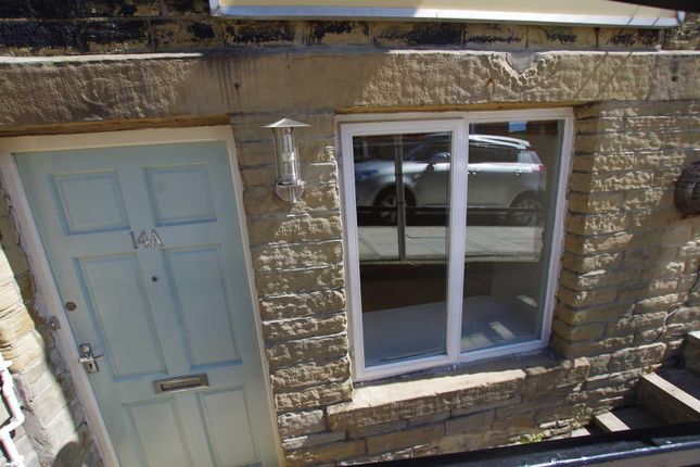 1-bed flat on 14a, High Street, Bradford, £40,000
