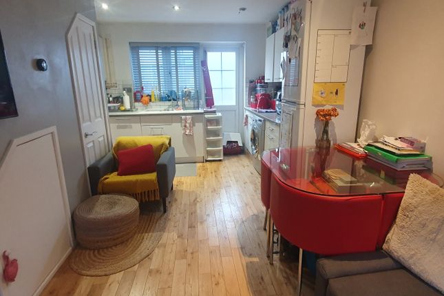33b, Hatfield Road, London photo 2