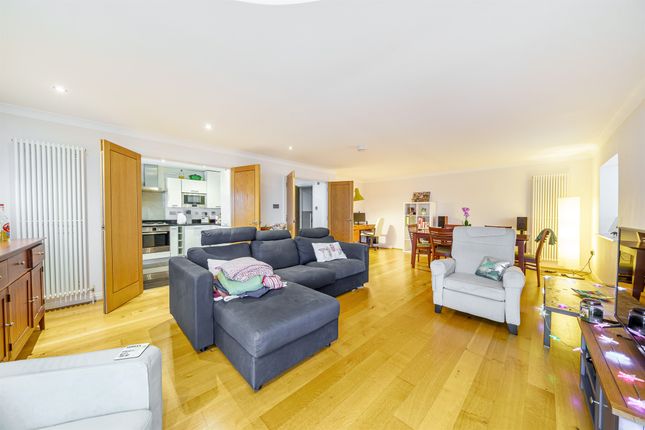 Penthouse for sale in Hillcrest Road, London