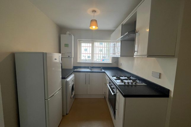 16, Wellington Court, BRADFORD photo 2