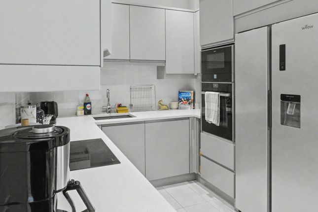 8, Victory Road, London photo 3