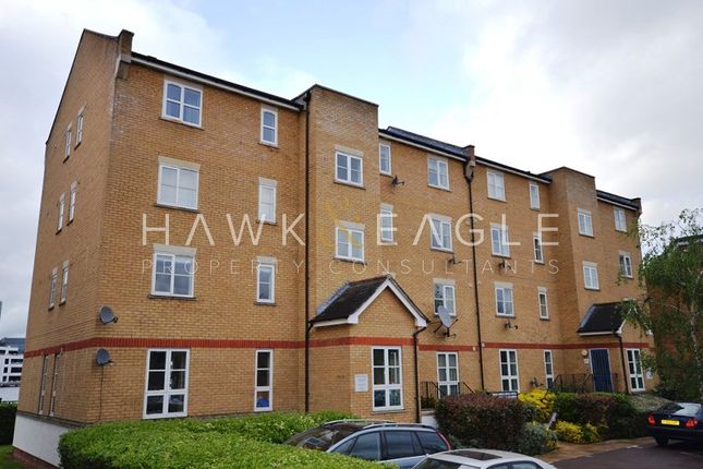 Flat to rent in Wheatsheaf Close, London, Greater London.