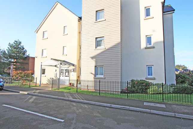 Thumbnail Flat for sale in Hammond Close, Highworth