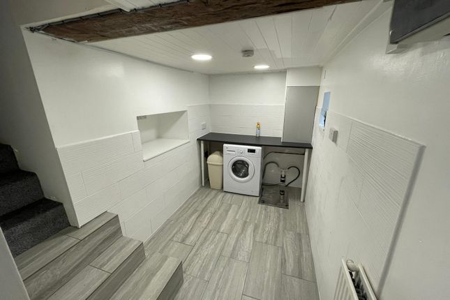 3, BATLEY photo 5