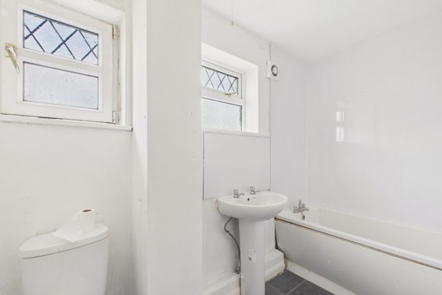 5, Pevensey Close, Hull photo 4