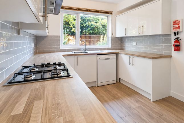 4 Gorsecliff Road, Bournemouth photo 2
