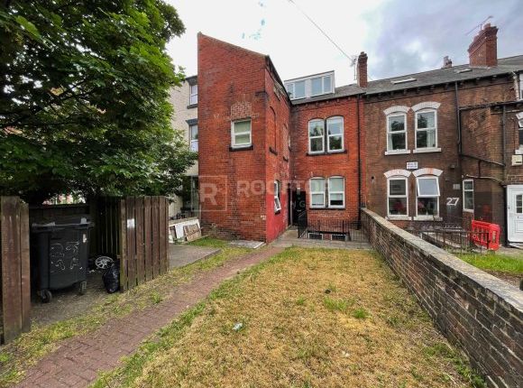 25, Moorland Avenue, Leeds photo 2