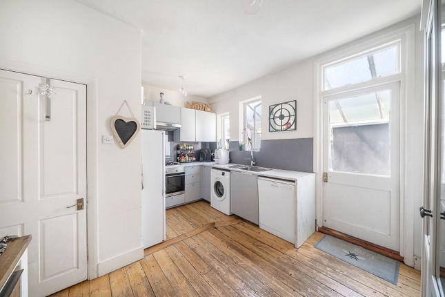 9, Clifton Park Avenue, London photo 4