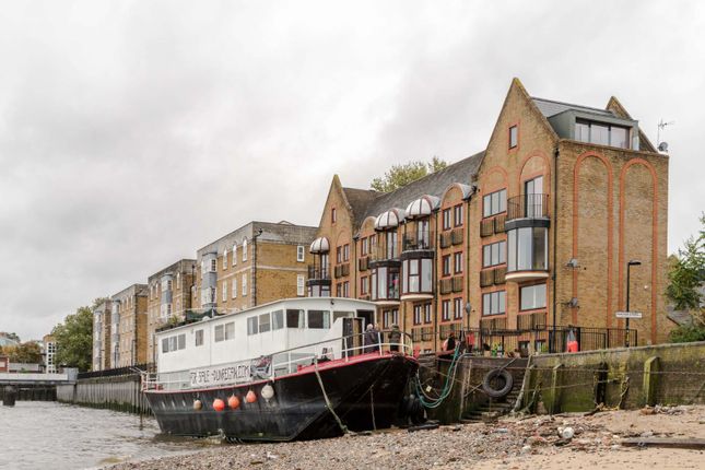 2-bed other on Houseboat Dunregan, Ancient Moorings, 144-149 Rotherhithe St, London, £425,000