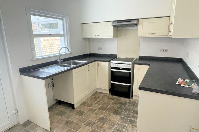 51, Eastleigh Road, Taunton photo 3