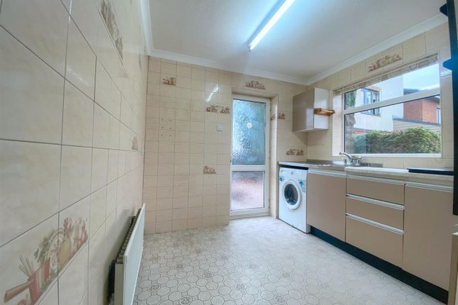 6, School Lane, Luton photo 5
