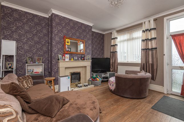 79, Weeland Road, Wakefield photo 4