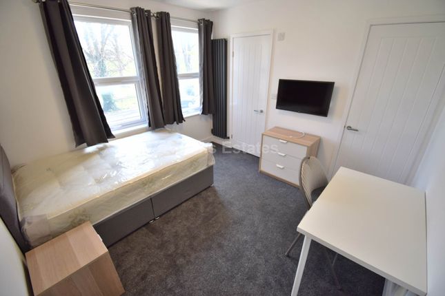 Thumbnail Room to rent in Room 4, St Bartholomews Road, Reading