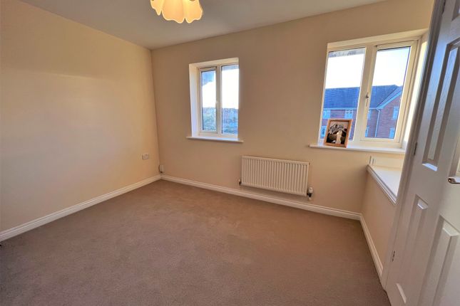 Town house for sale in Vanguard Road, Priddy's Hard, Gosport