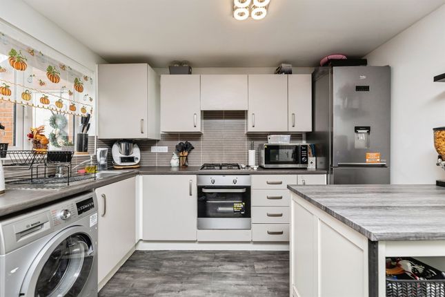 24, Woodland Walk, Pontefract photo 3