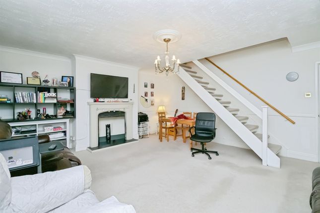 1a, Gradon Close, Barry photo 2