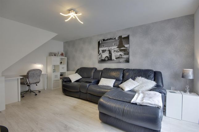 52, Kingscroft Drive, Brough photo 2