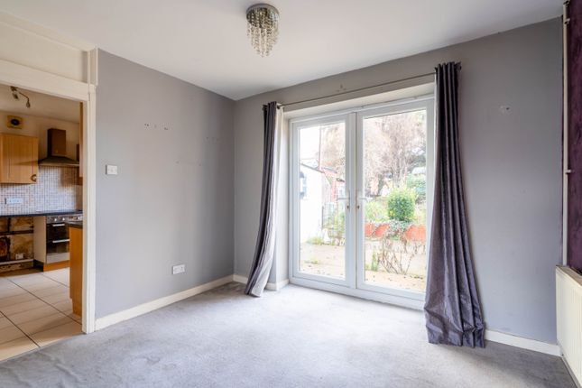 40, Hartshill Road, Gravesend photo 3