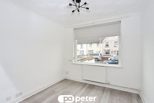 38, Pendarren Street, Hengoed photo 3