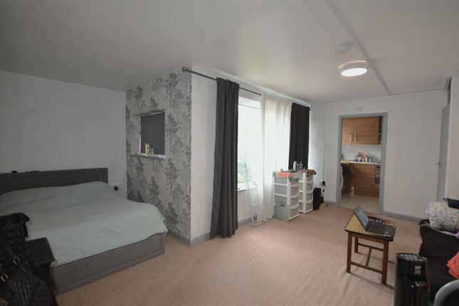 Flat 6, Mendip House, 69 Kenton Road photo 3