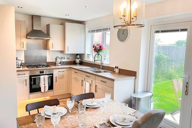 16, Whernside Close, Harrogate photo 3