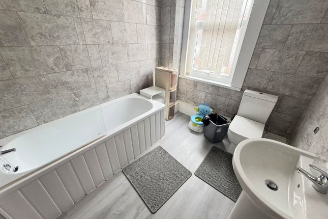 5, Bayswater Grove, Leeds photo 4