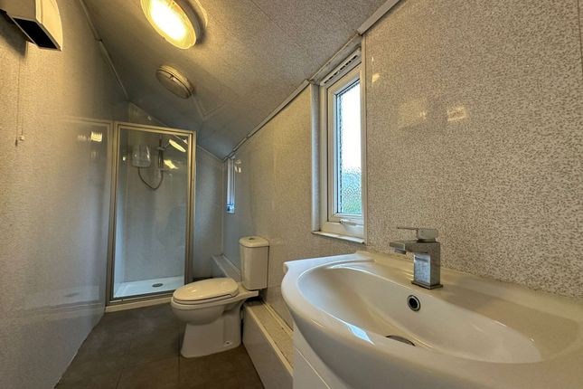 Flat 2, 24 Pen-Y-Lan Road, Cardiff photo 3