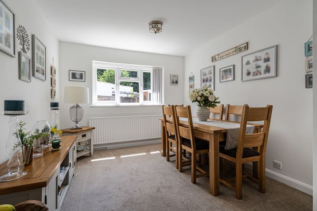 15, Downsview Close, Cobham photo 4