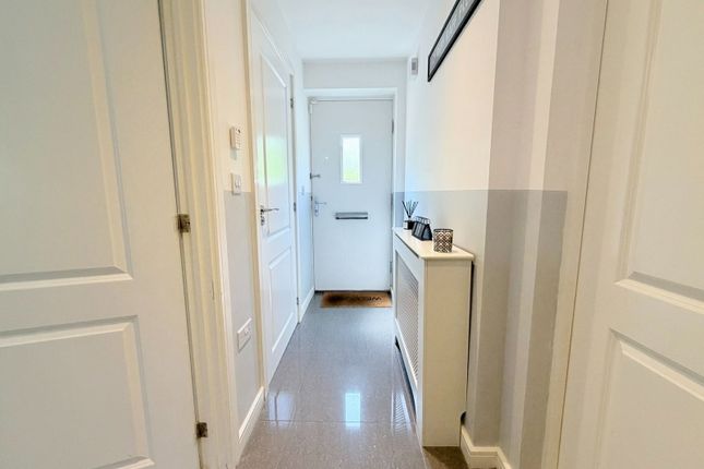 24, Weavers Gate, Hyde photo 4
