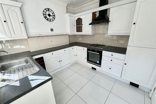 17, Alder Road, Poole photo 3