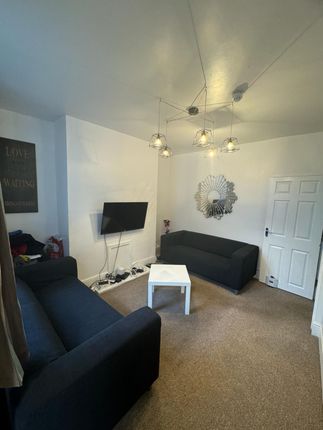 Terraced house to rent in Oxford Street, Gloucester