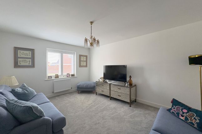 4 Claydon Way, Pamington, Tewkesbury photo 2