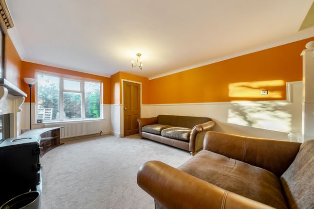 16, Lawns Terrace, West Yorkshire photo 2