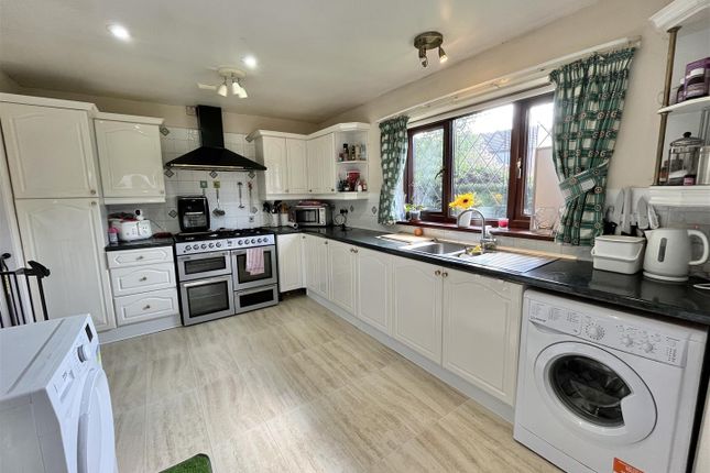 31, Thomas Street, Glossop photo 3