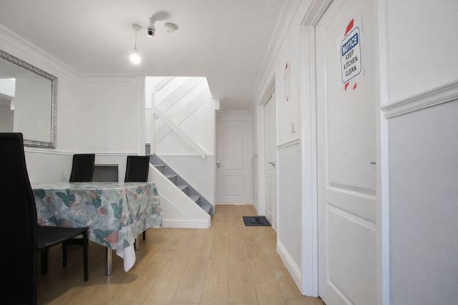 292 Clay Hill Road, Basildon photo 3