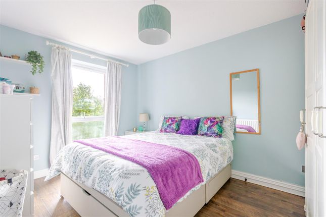 134, Aylsham Drive, Ickenham photo 4