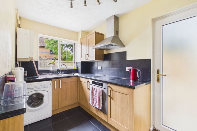 17, Scotney Close, Worthing photo 4