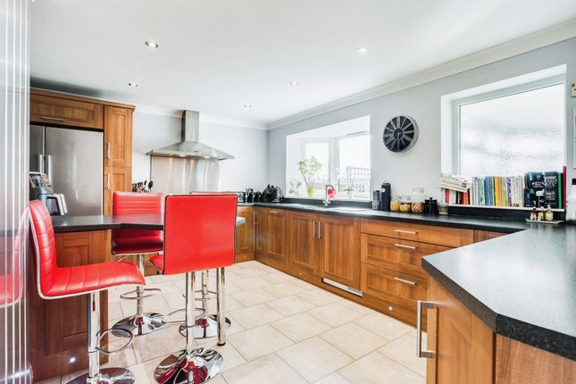 9, Rishworth Close, Wakefield photo 3