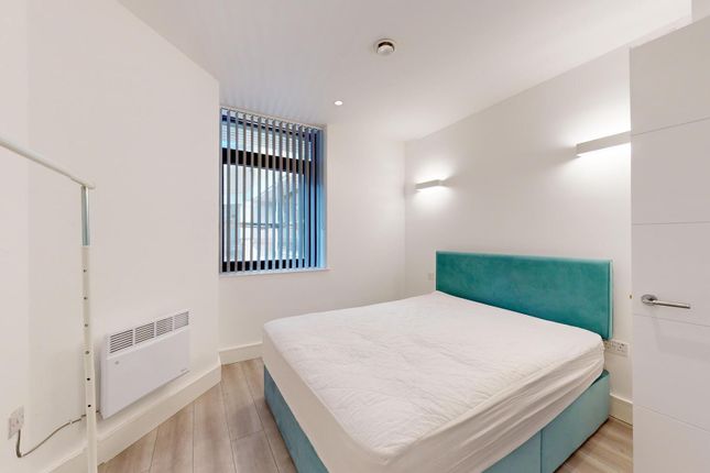 New Horizons Court, Brentford photo 3