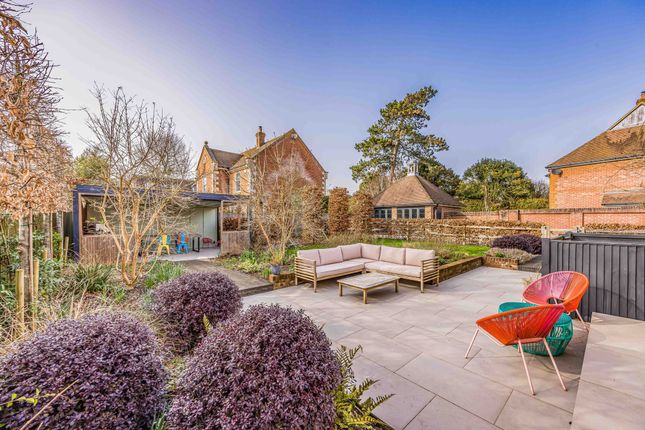 8 Laxton Meadow, Chichester photo 4