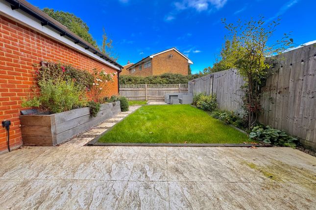 28 Hamble Rise, Southampton photo 4