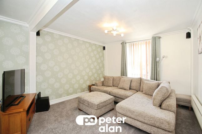 15, High Street, Newport photo 4
