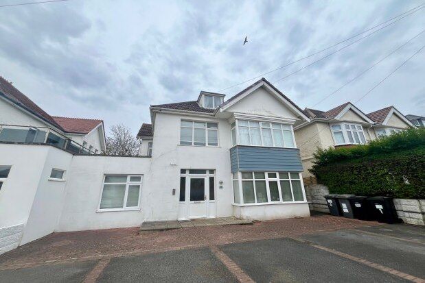 Thumbnail Flat to rent in 56 Stourcliffe Avenue, Bournemouth